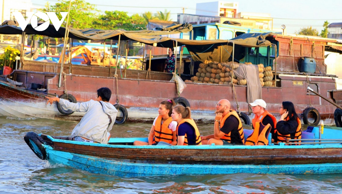 Travel businesses anticipate bonanza during year-end peak season